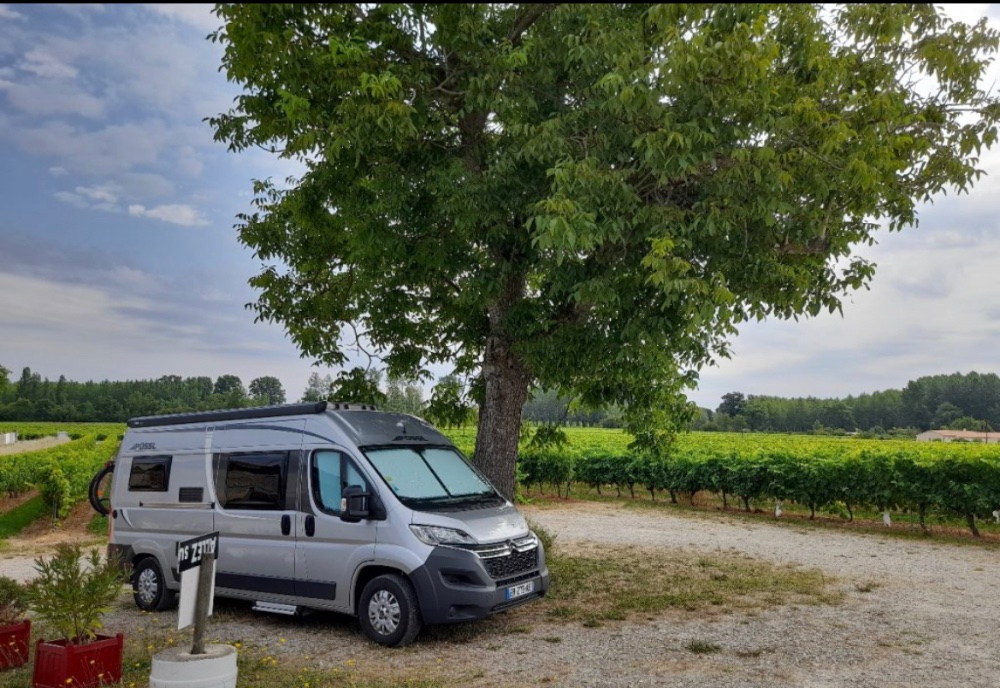 Aire camping-car  Gondeville (16200) - Photo 2